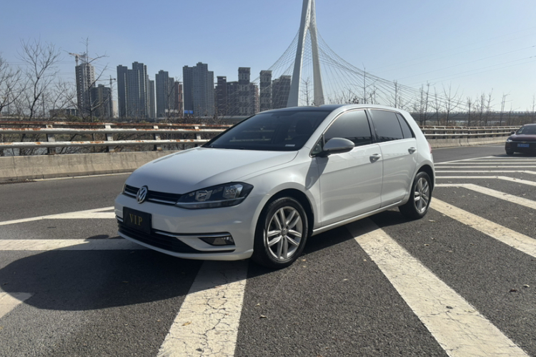 大众 高尔夫 2018款 230TSI 自动舒适型车身外观1