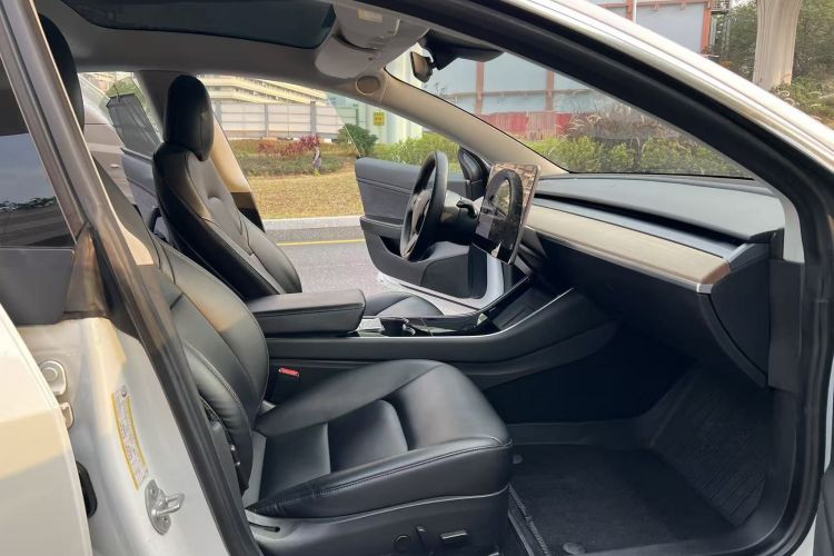 特斯拉 Model 3 2020款 改款 长续航后轮驱动版中控内饰7004
