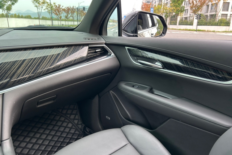 凯迪拉克XT6 2022款 2.0T 六座四驱豪华120周年限量版中控内饰7002