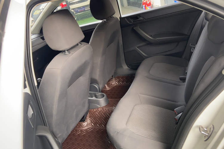 大众 桑塔纳 2018款 1.5L 手动风尚版中控内饰7002