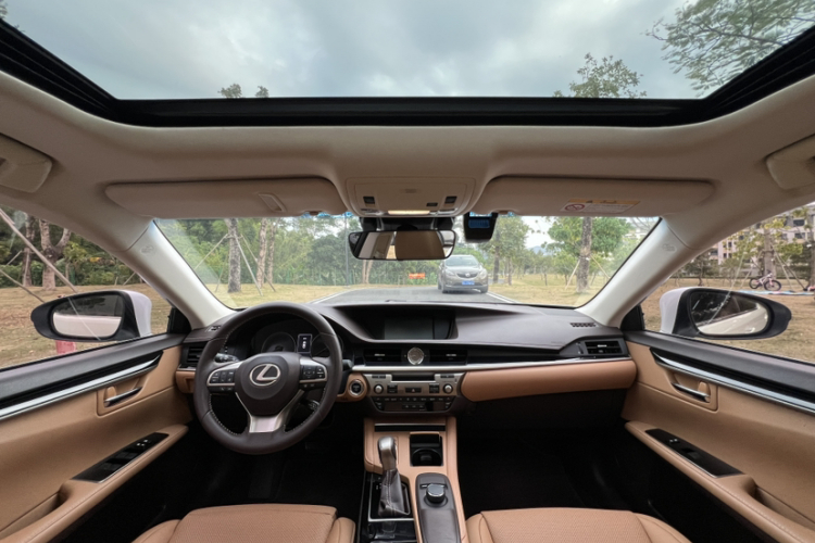 雷克萨斯ES 2017款 300h Mark Levinson舒适版中控内饰7001