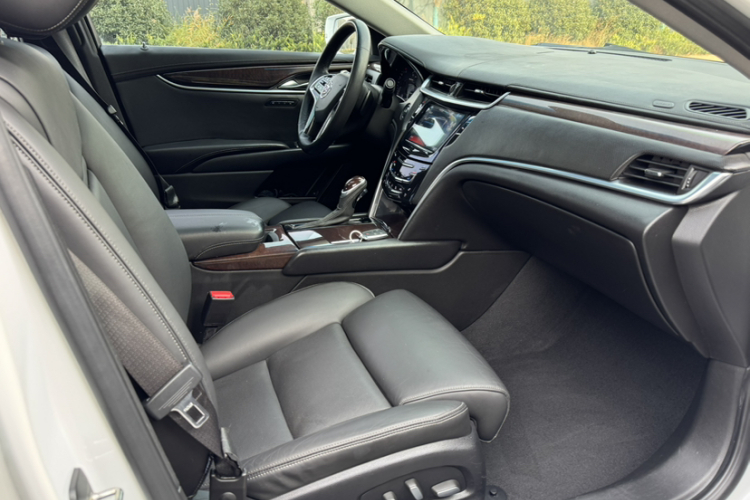凯迪拉克XTS 2013款 28T 豪华型中控内饰7004