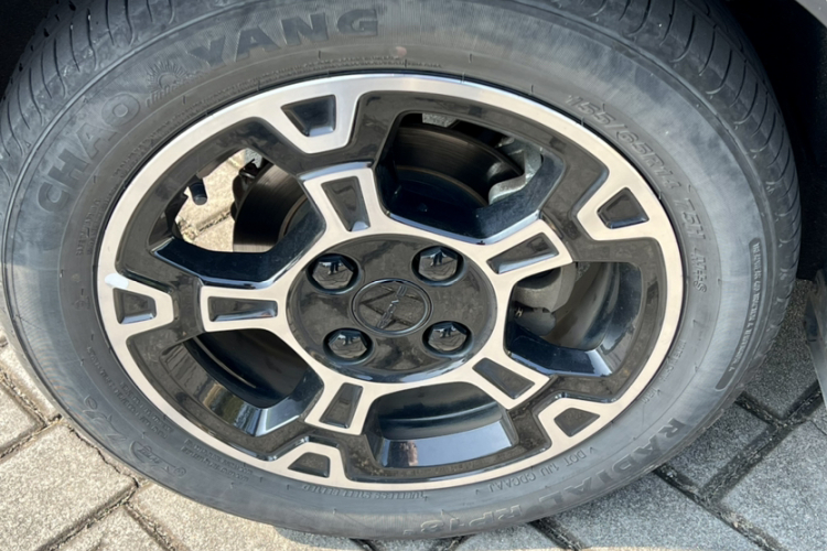 吉利银河 2024款 200km 熊猫骑士车身外观6002