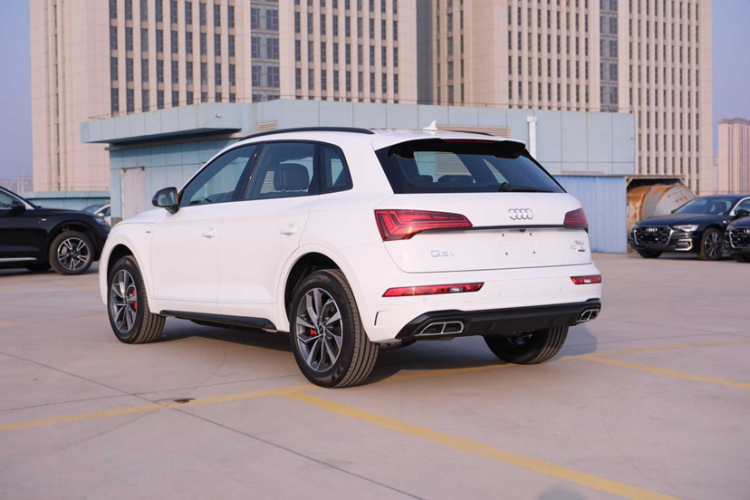 奥迪Q5L 2025款 45周年典藏版 40 TFSI 豪华动感型车身外观6005