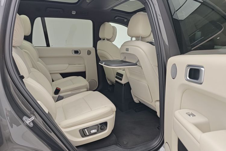 理想汽车 理想L9 2022款 Max中控内饰7008