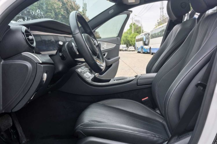 奔驰E级(进口) 2019款 E 260 运动版中控内饰7001