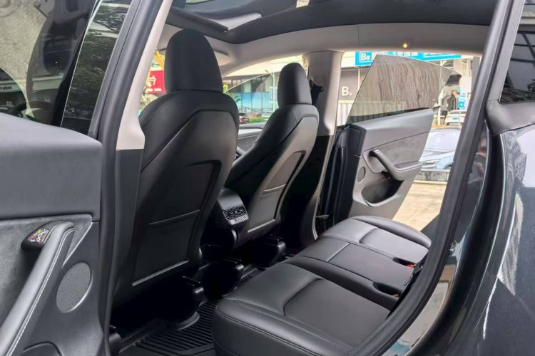 特斯拉 Model Y 2024款 后轮驱动版中控内饰7007