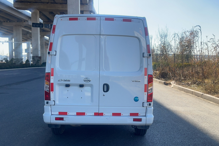 上汽大通MAXUS 新途V80 2021款 2.0T 手动经典城配王短轴超低顶3座车身外观6005