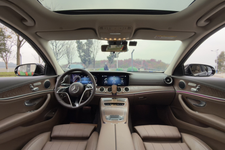 奔驰E级 2023款 E 260 L中控内饰7004
