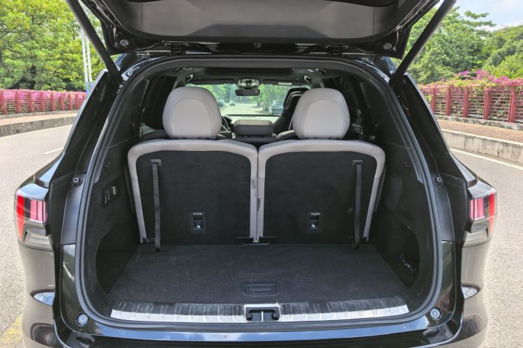 领克09 EM-P 2023款 2.0TD EM-P 远航版PM 七座中控内饰7014