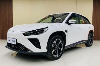 哪吒汽车 哪吒L 2024款 增程 220 闪充版