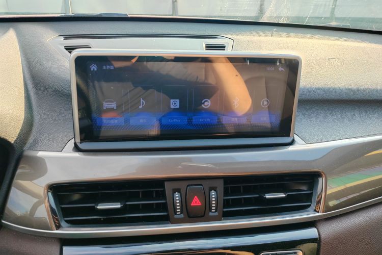 宝马X1 2018款 sDrive18Li 尊享型中控内饰7002