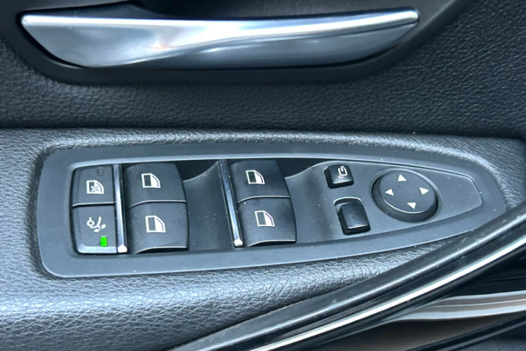 宝马3系GT 2019款 320i 时尚型中控内饰7006