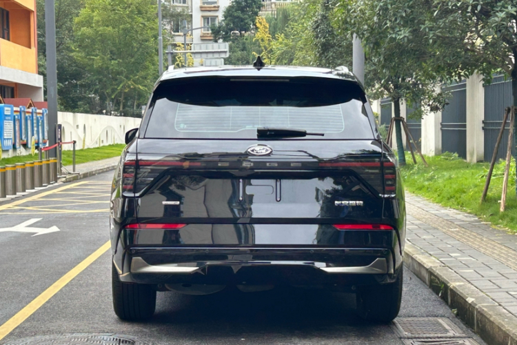 福特 2023款 锐界L 2.0T EcoBoost E混动四驱七座至尊型车身外观6003