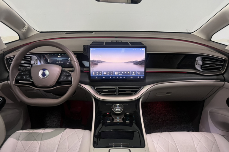 腾势D9 2022款 DM-i 970 四驱旗舰型中控内饰7005