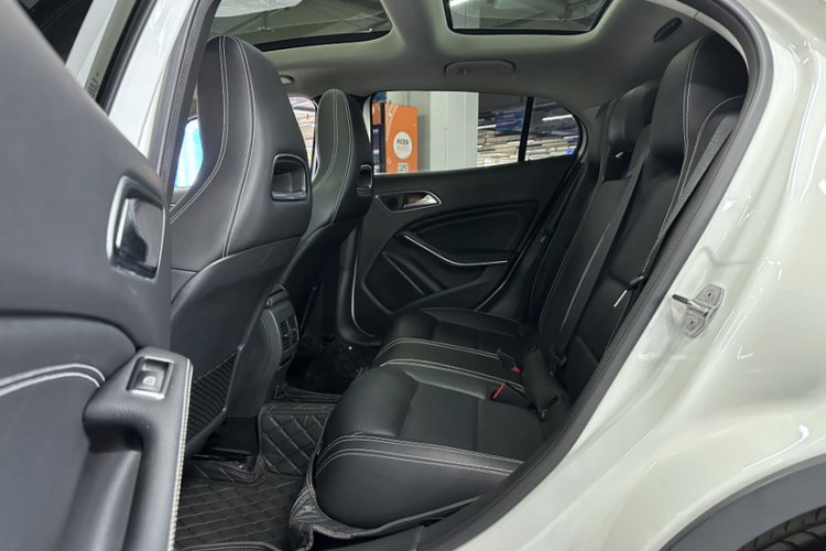 奔驰GLA 2019款 GLA 200 时尚型中控内饰7013