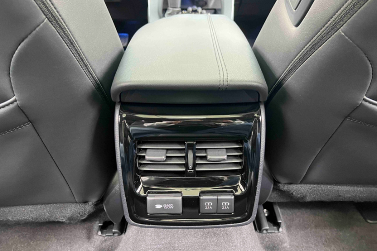 丰田 亚洲龙 2019款 双擎 2.5L XLE尊贵版 国VI中控内饰7008