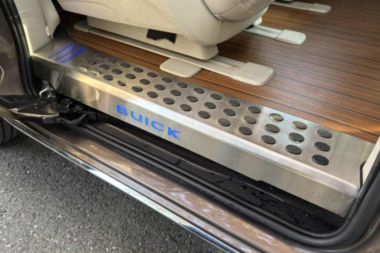 别克GL8 2023款 陆上公务舱 智享型中控内饰7010