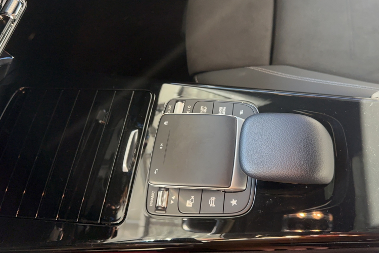 奔驰A级 2021款 A 200 L 运动轿车时尚型局部细节9006