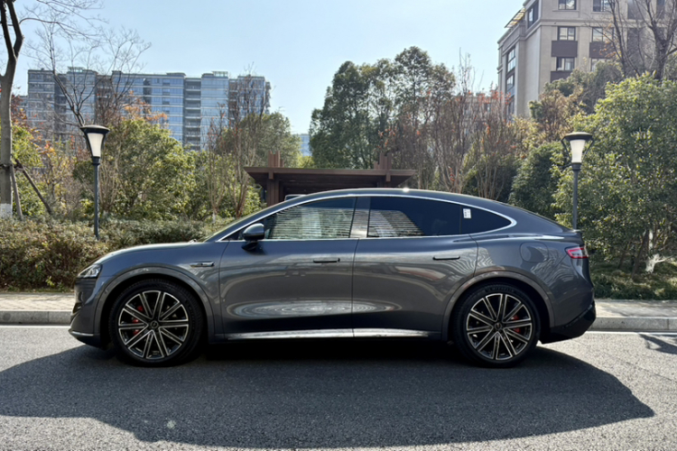 鸿蒙智行 智界R7 2025款 增程 331km Ultra车身外观6004