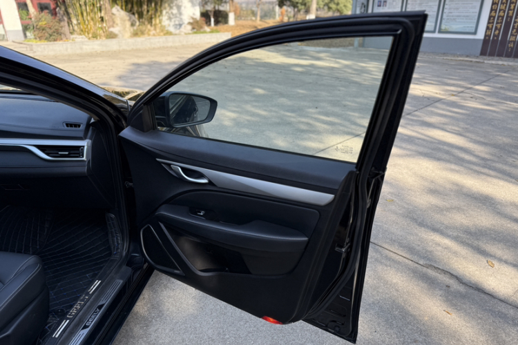 吉利汽车 帝豪 2018款 1.5L CVT向上互联版中控内饰7001