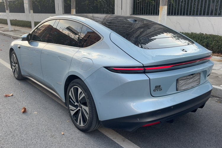 蔚来ET5 2022款 75kWh车身外观6008