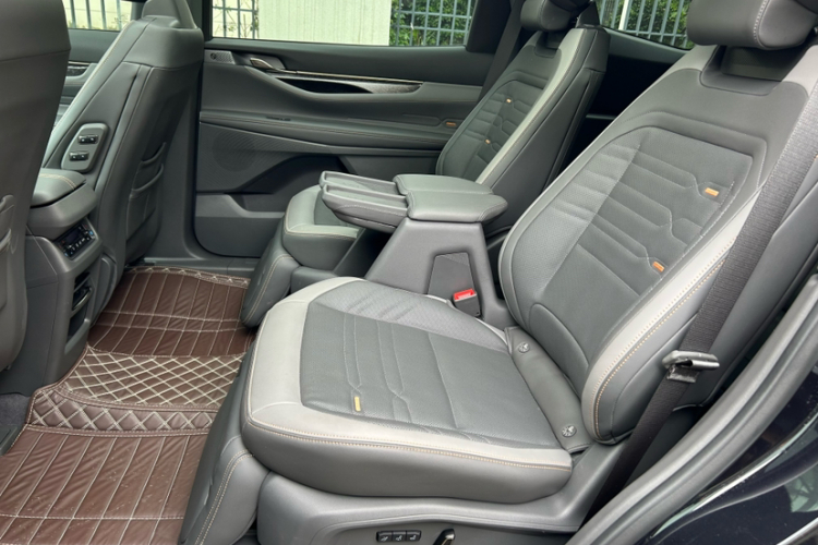 福特 2023款 锐界L 2.0T EcoBoost E混动四驱七座至尊型中控内饰7008