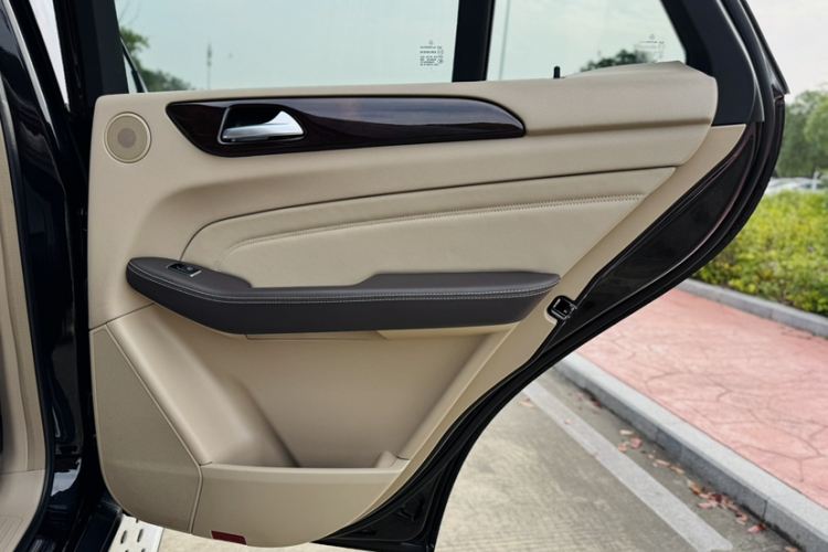 奔驰M级 2014款 ML 400 4MATIC动感型中控内饰7007