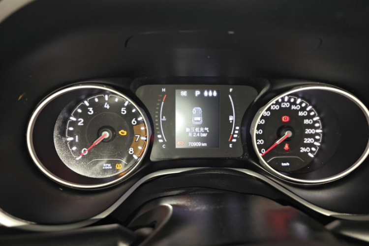 Jeep 指南者 2019款 220T 自动悦享版中控内饰15