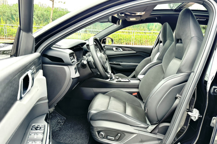 领克03 2022款 2.0TD DCT劲Pro中控内饰7009