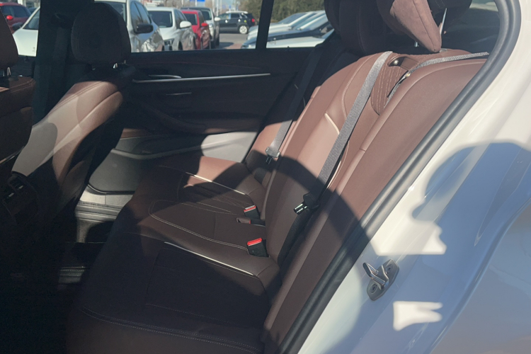 宝马5系 2022款 改款二 530Li 领先型 M运动套装中控内饰7001