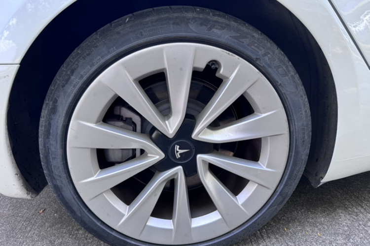 特斯拉 Model 3 2021款 标准续航后驱升级版车身外观6002