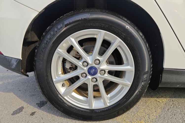 福特 福克斯 2015款 两厢 EcoBoost 180 自动精英型车身外观6007