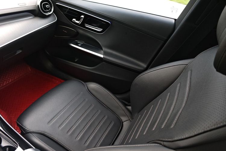 奔驰C级 2022款 改款 C 200 L 运动版局部细节41