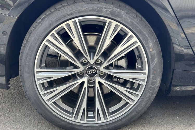 奥迪A6L 2025款 改款 45 TFSI quattro 臻选动感型车身外观6008