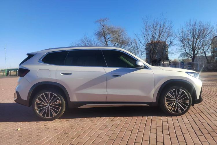 宝马X1 2023款 xDrive25Li X设计套装车身外观6002