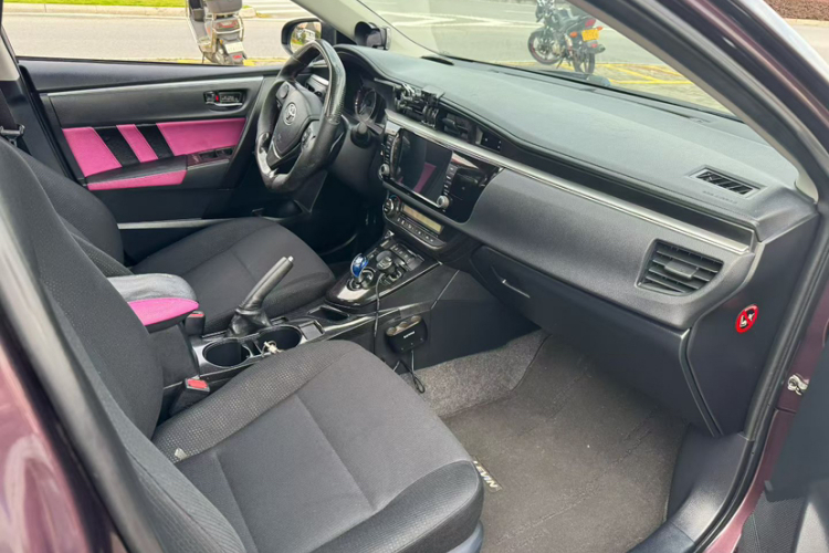 丰田 雷凌 2016款 双擎 1.8H GS E-CVT精英天窗版中控内饰7002