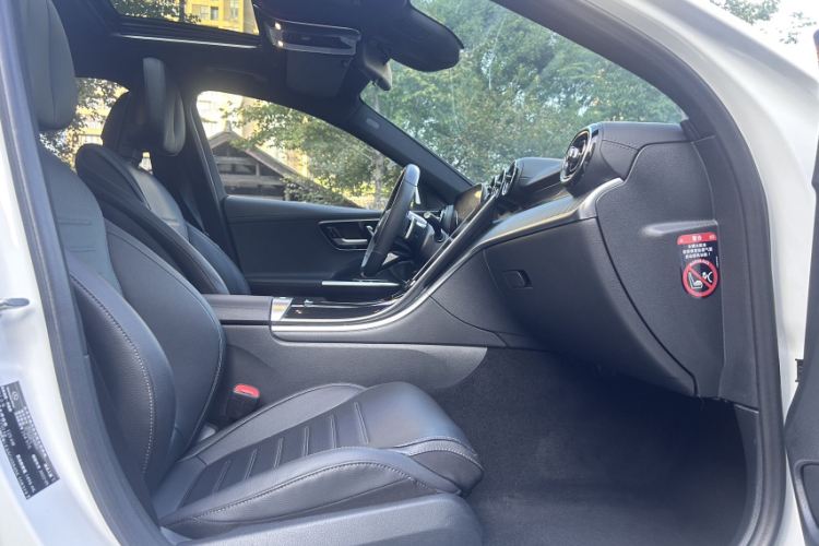 奔驰C级 2022款 改款 C 200 L 运动版中控内饰7001