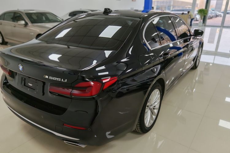 宝马5系 2022款 改款二 525Li 豪华套装车身外观6005