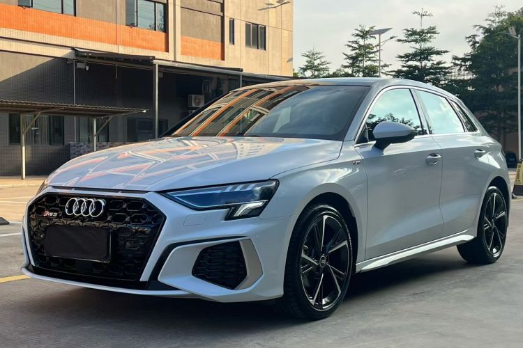 奥迪A3 2024款 Sportback 35 TFSI 时尚运动型车身外观1