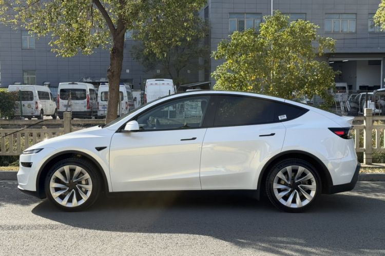 特斯拉 Model Y 2025款 长续航全轮驱动版车身外观6003