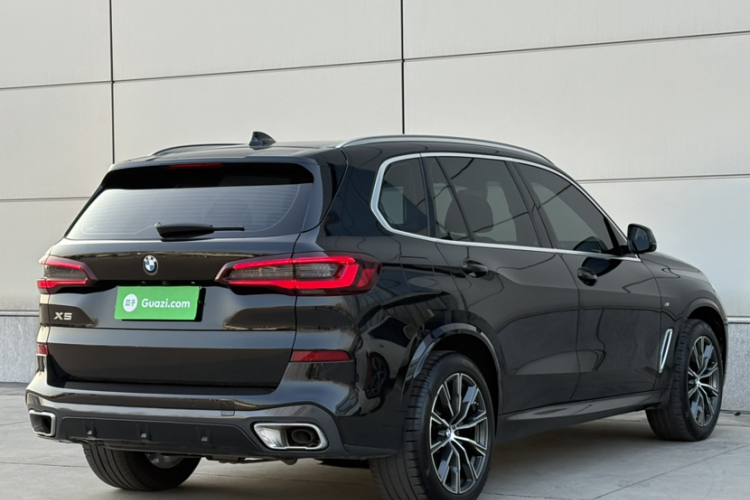 宝马X5 2022款 改款 xDrive 30Li 尊享型M运动套装车身外观6005