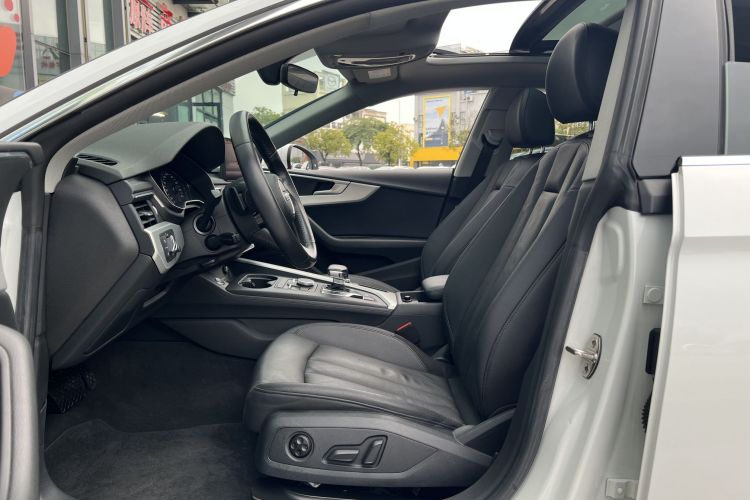 奥迪A5 2017款 Sportback 40 TFSI 时尚型中控内饰7004