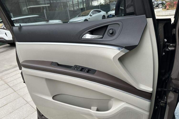 别克GL8 2022款 陆上公务舱 652T 智慧豪华型局部细节9007