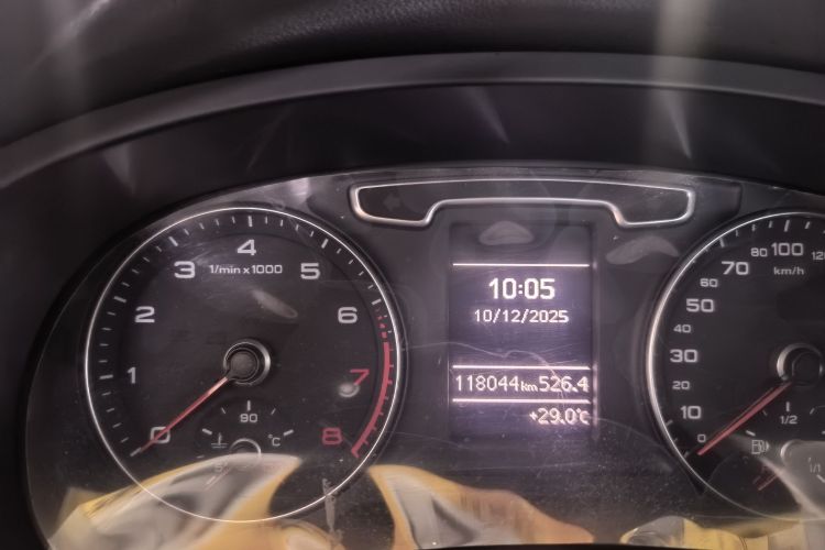 奥迪Q3 2015款 35 TFSI 进取型中控内饰15