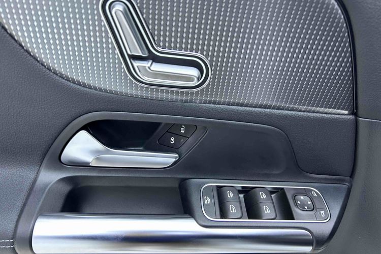 奔驰B级 2022款 改款 B 200 动感型中控内饰7008