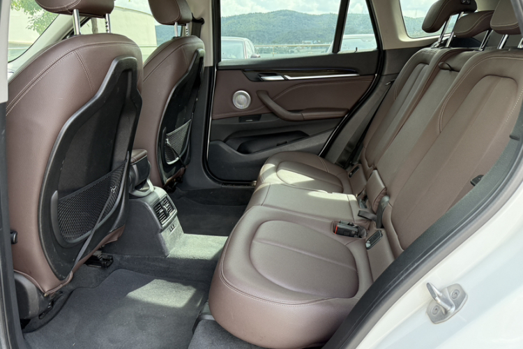 宝马X1 2021款 xDrive25Li 尊享型中控内饰7009