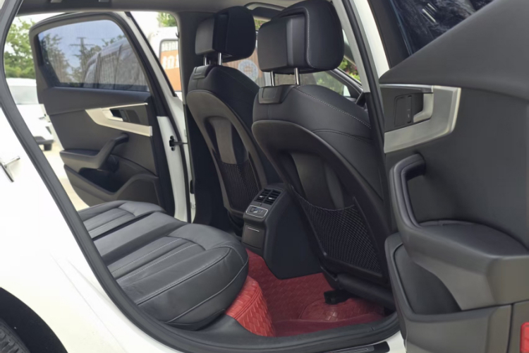 奥迪A4L 2020款 40 TFSI 豪华动感型中控内饰7012