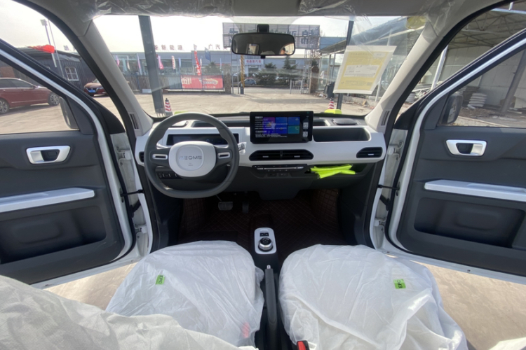 吉利银河 2024款 200km 熊猫骑士中控内饰7001