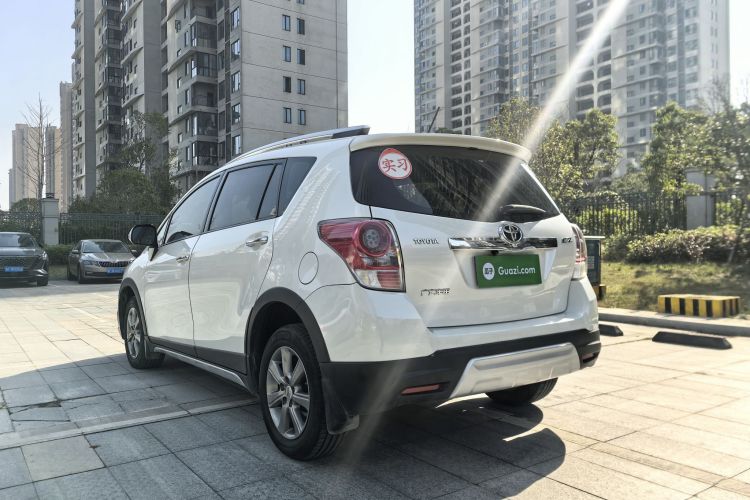 丰田 逸致 2015款 180E CVT跨界版车身外观6011